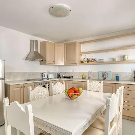 Sand And Seas: Asterias Holiday home